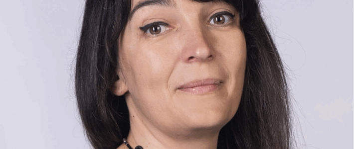 Mujeres con baja cualificación y sectores feminizados: Precariedad laboral y desigualdad estructural